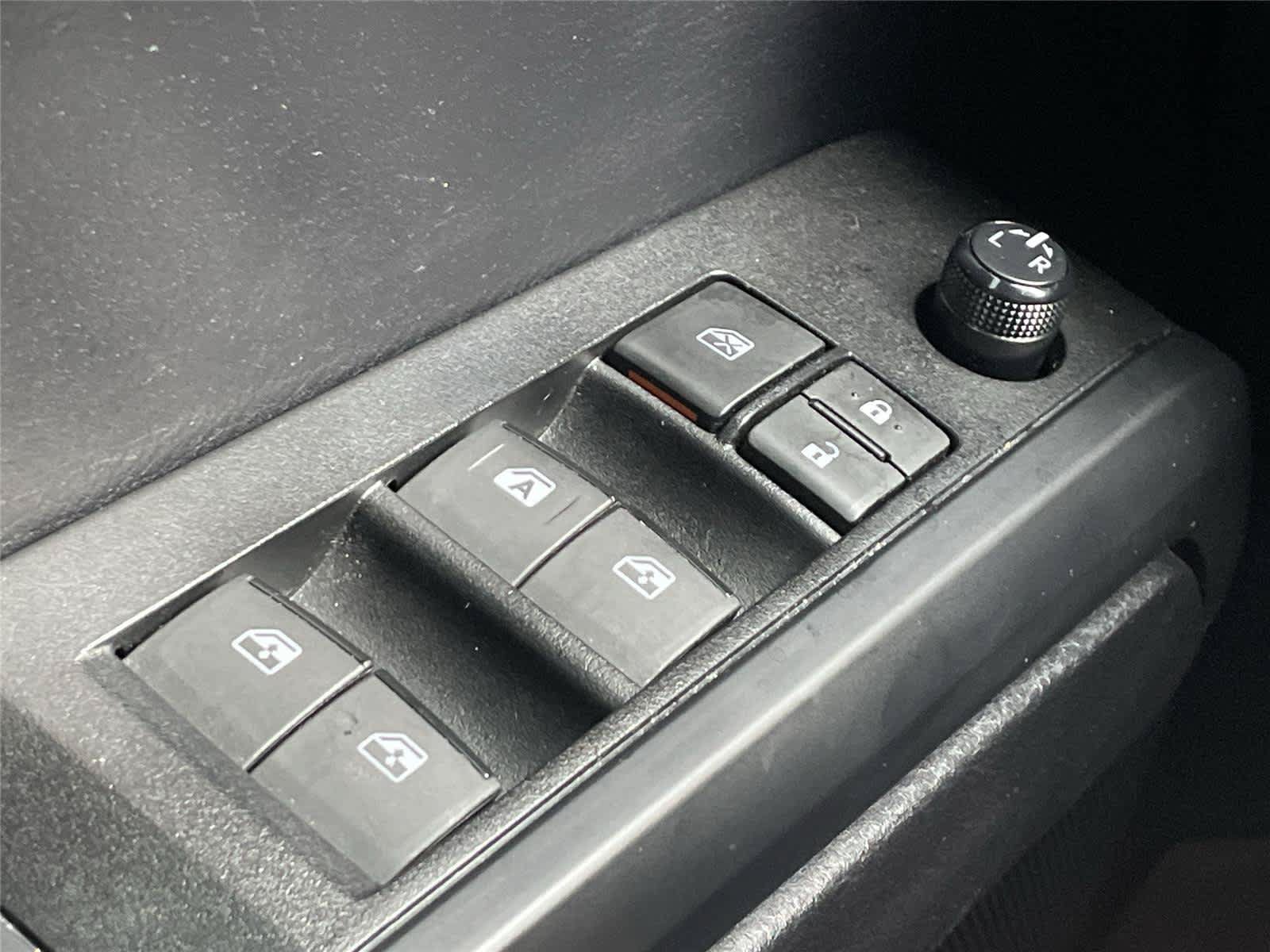 Used 2021 Toyota Tacoma SR AWD/4WD image 19