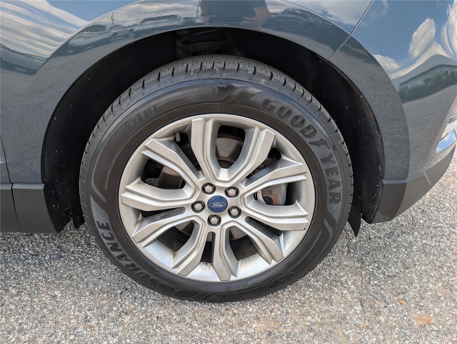 Used 2019 Ford Edge Titanium w/ Cold Weather Package AWD/4WD image 9