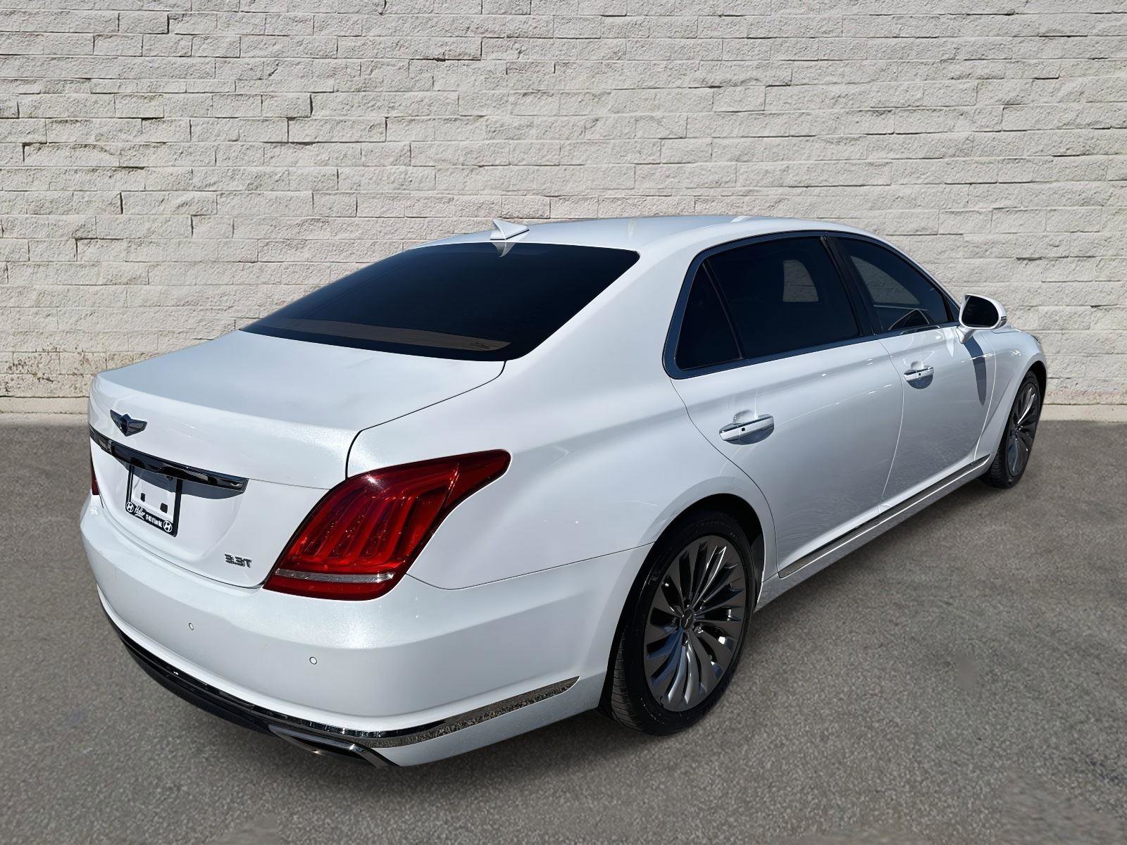 Used 2017 Genesis G90 3.3T Premium image 3