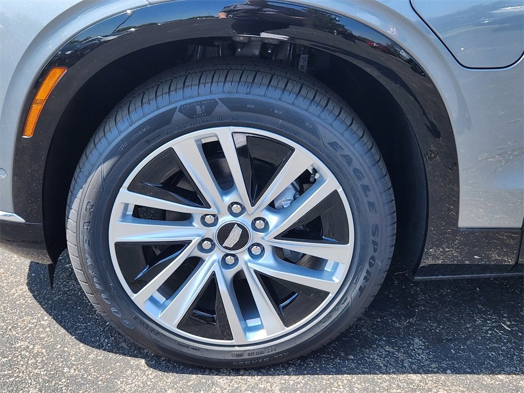 New 2026 Cadillac Vistiq Luxury w/ LPO, Floor Liner Package image 6