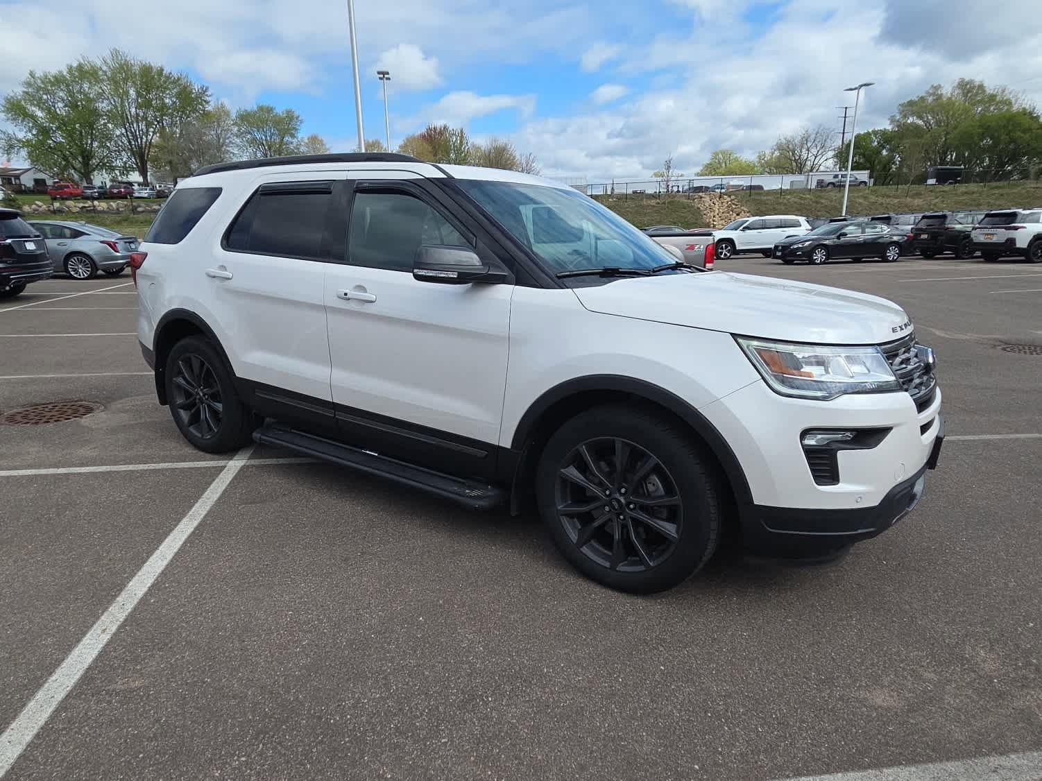 Used 2018 Ford Explorer XLT w/ Equipment Group 202A AWD/4WD image 2