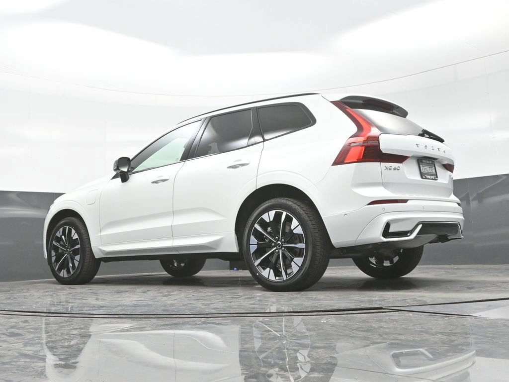 New 2026 Volvo XC60 T8 Plus w/ Climate Package PRO AWD/4WD image 30