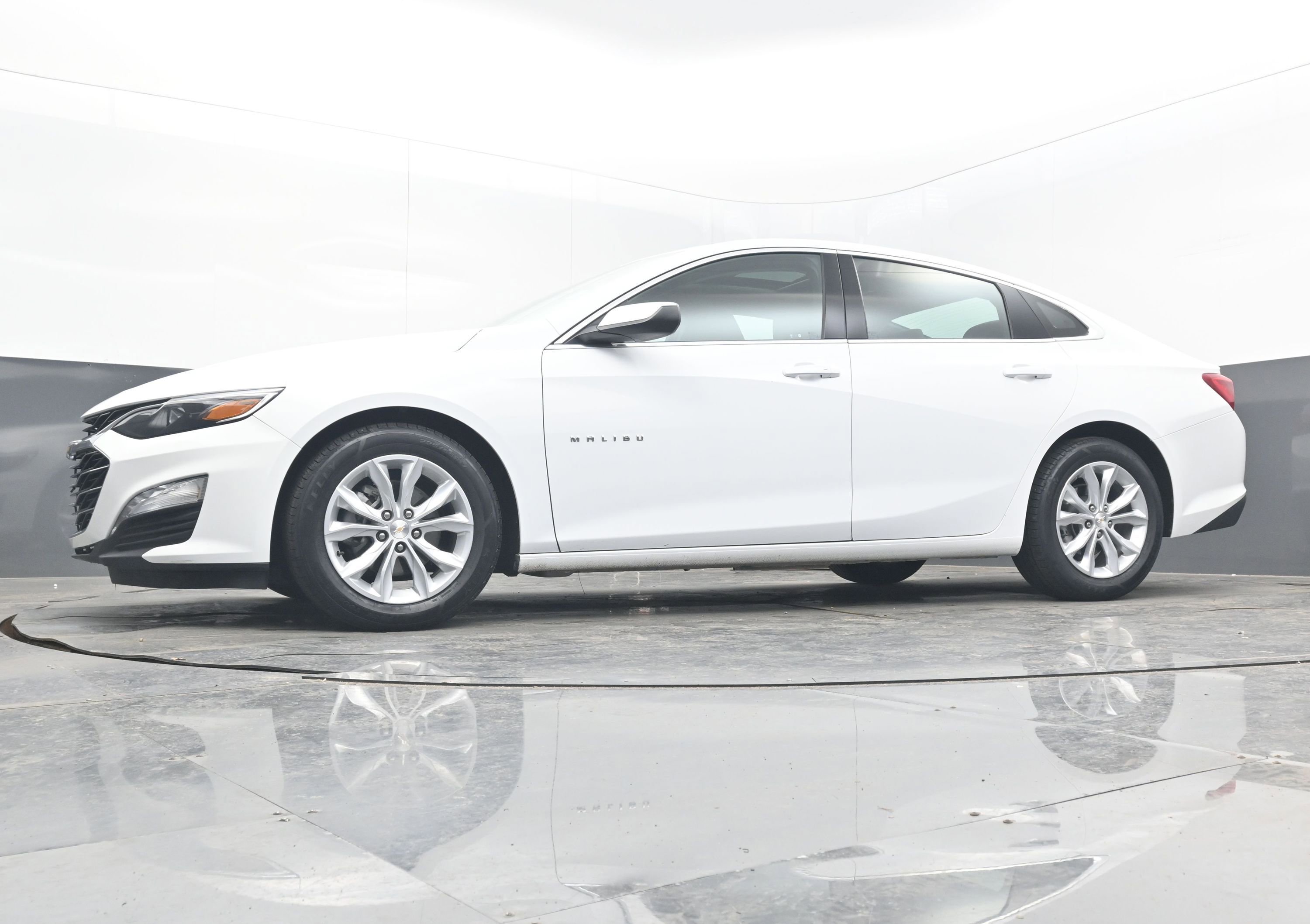 Used 2024 Chevrolet Malibu LT image 29
