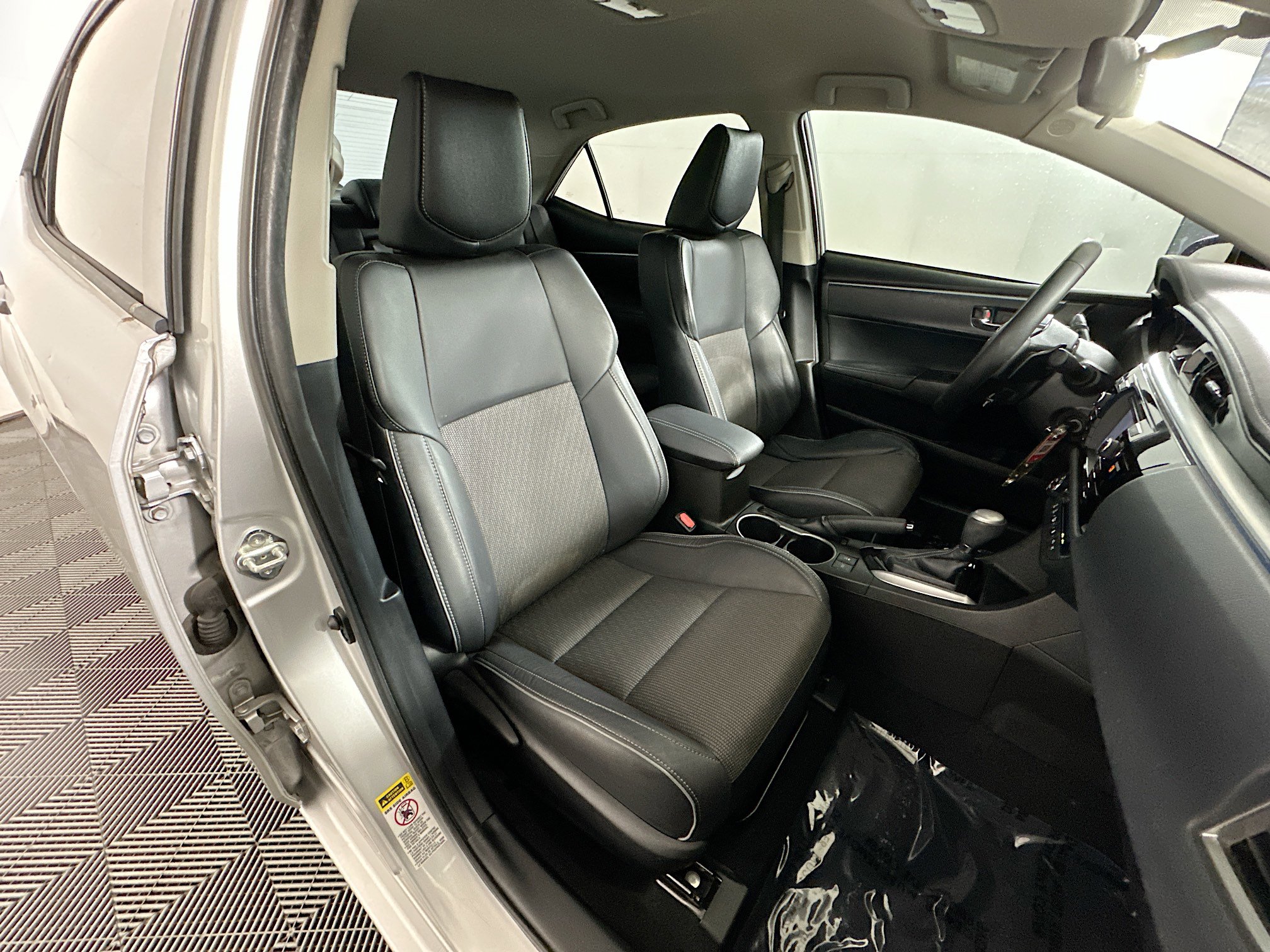 Used 2015 Toyota Corolla S image 27