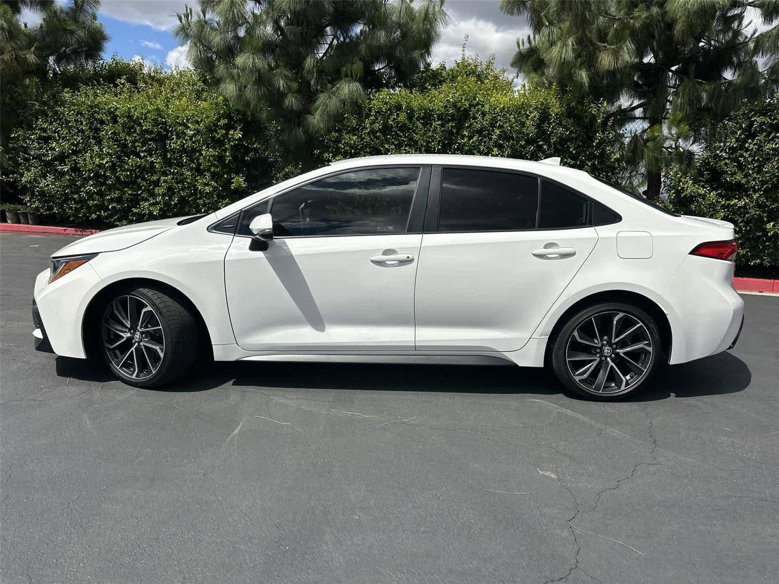 Used 2020 Toyota Corolla SE FWD image 3