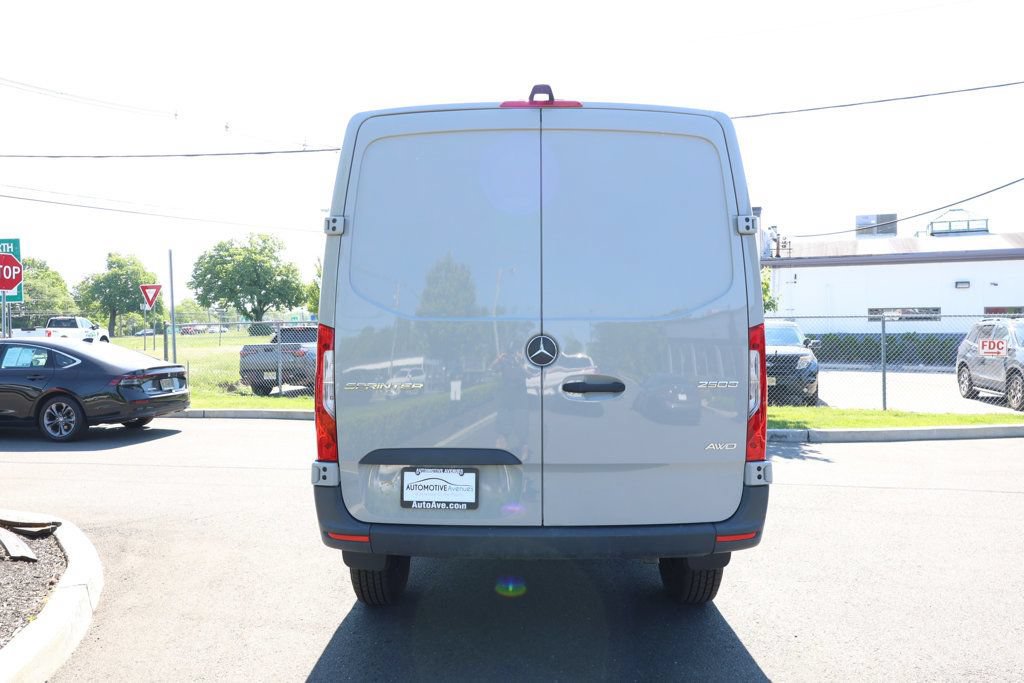 Used 2024 Mercedes-Benz Sprinter 2500 image 4