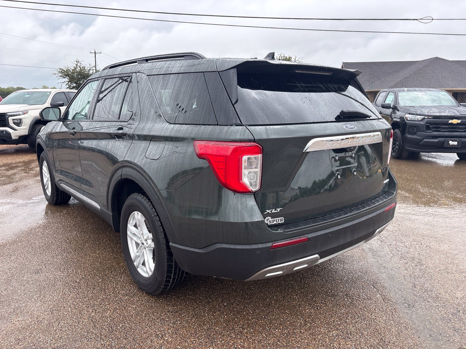 Used 2023 Ford Explorer XLT w/ Equipment Group 202A AWD/4WD image 4
