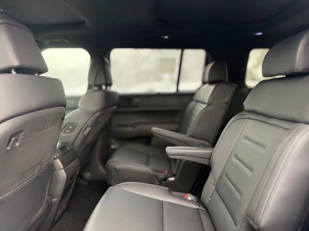 New 2025 Hyundai Santa Fe Calligraphy AWD/4WD image 21