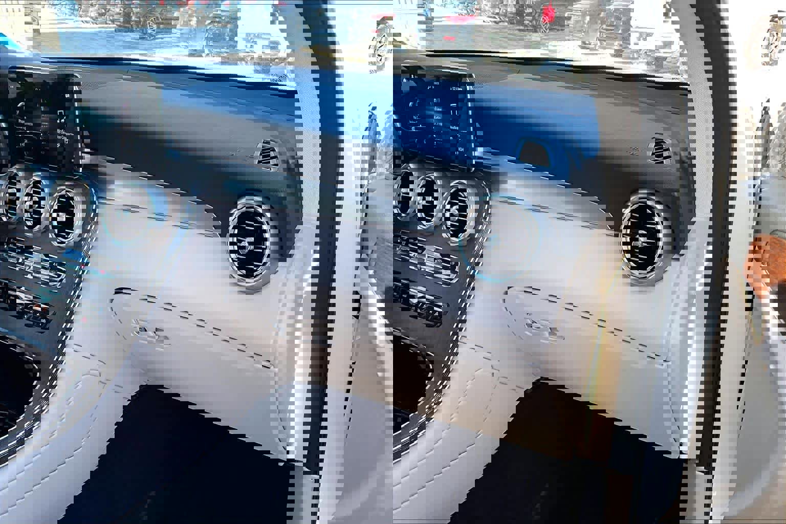 Used 2022 Mercedes-Benz GLC 300 4MATIC image 19