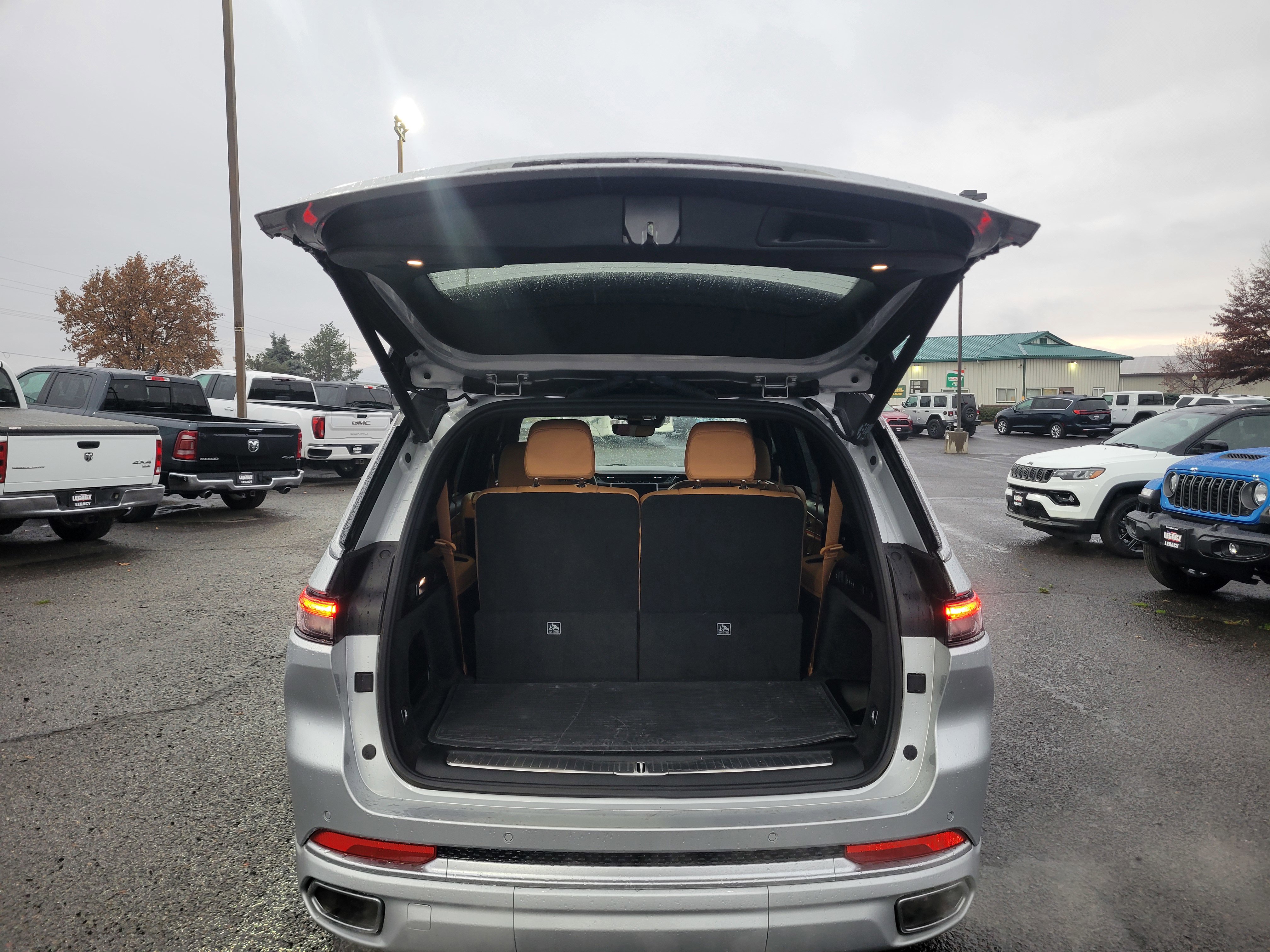 Used 2024 Jeep Grand Cherokee L Summit image 12