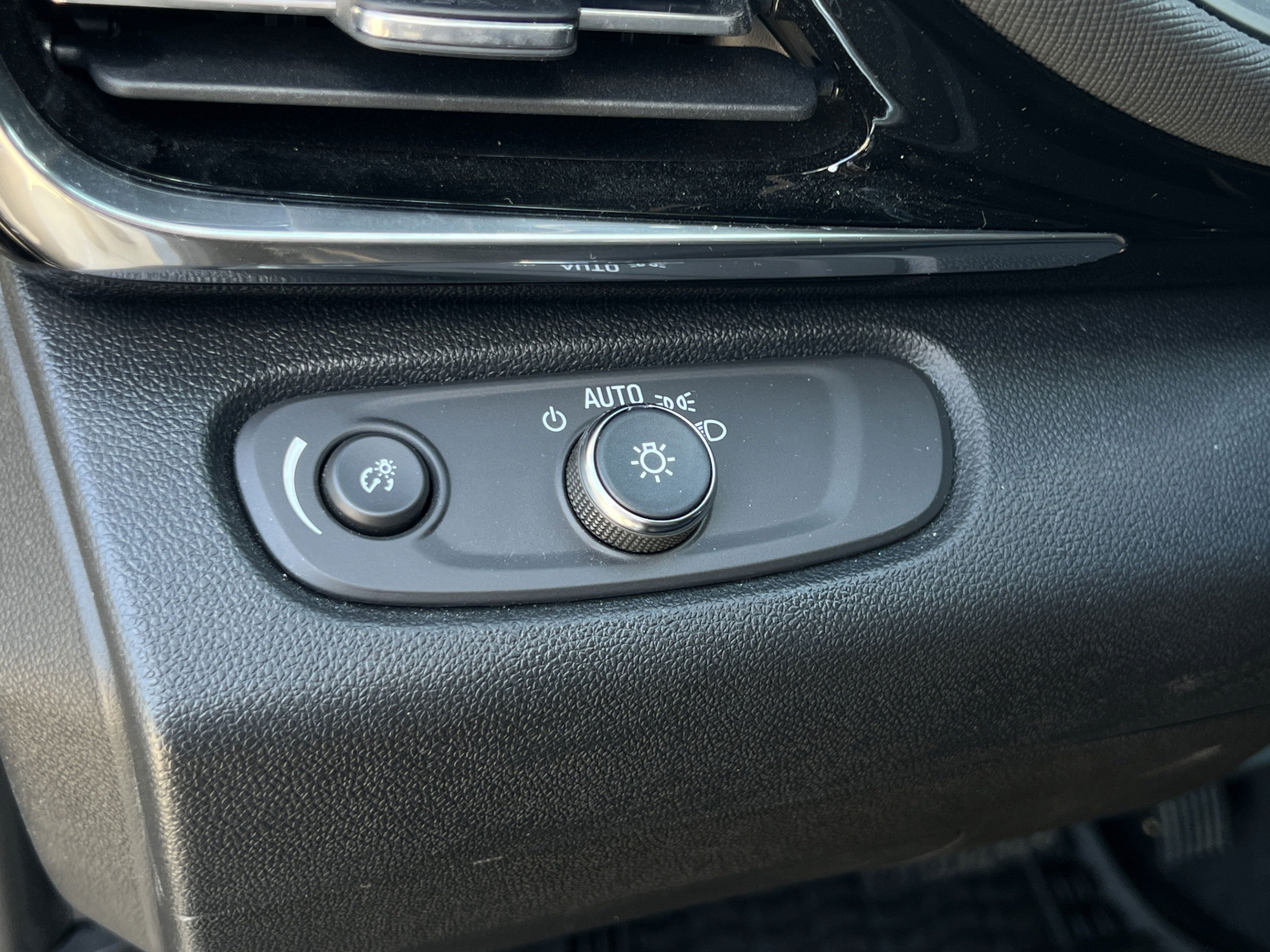 Used 2025 Buick Envista Avenir FWD image 11