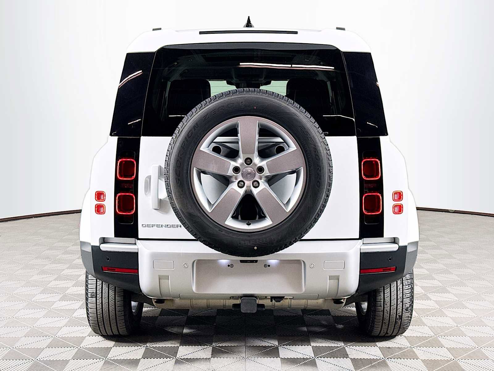 Used 2025 Land Rover Defender 110 S image 6