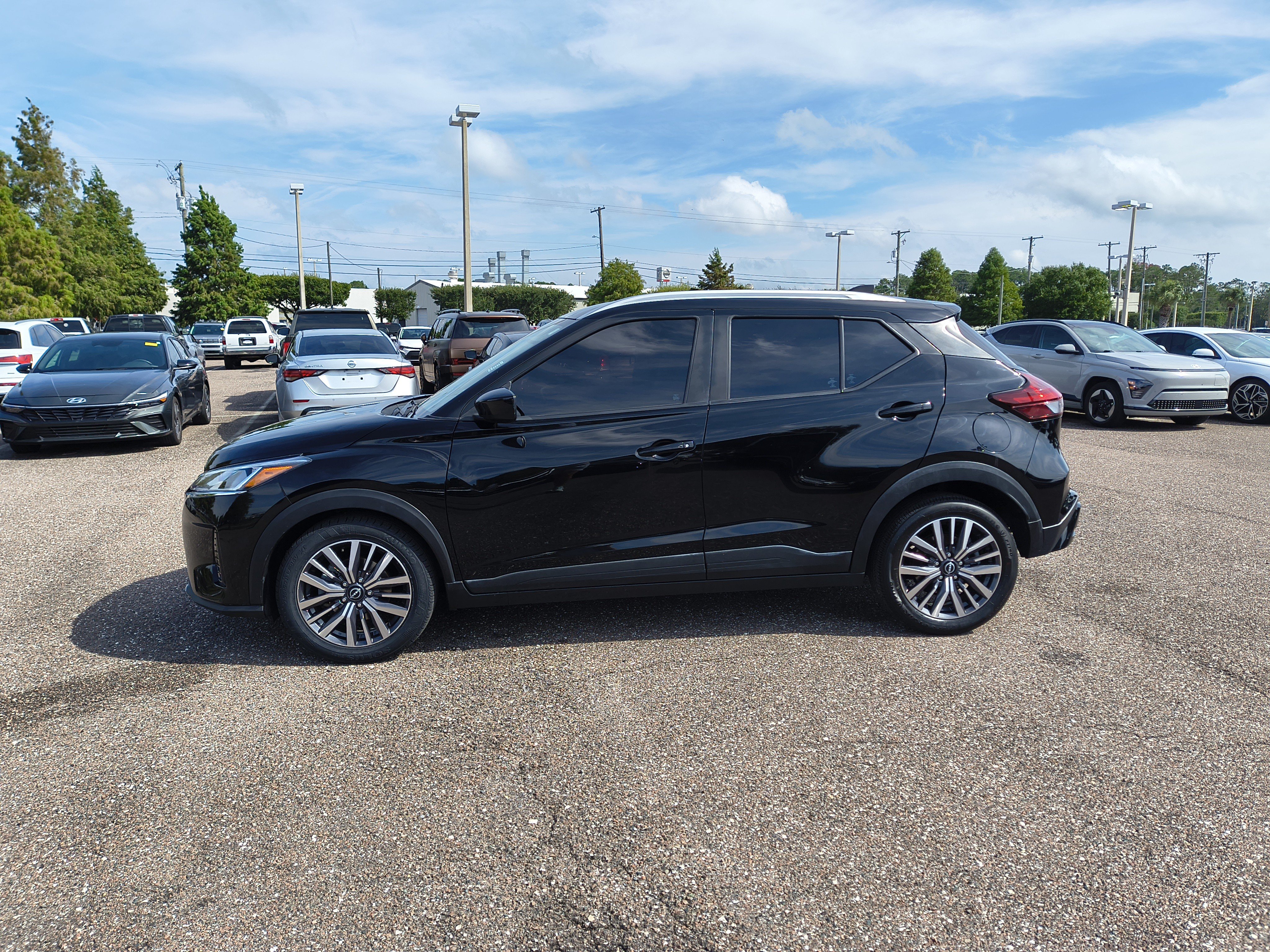 Certified 2023 Nissan Kicks SV FWD image 5