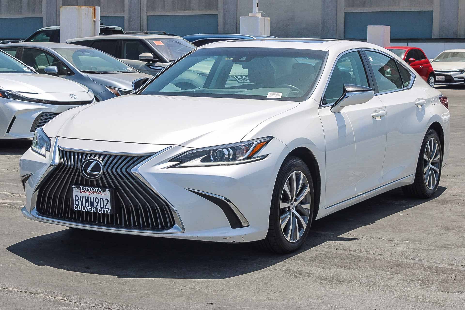 Used 2021 Lexus ES 350 w/ Accessory Package FWD image 3