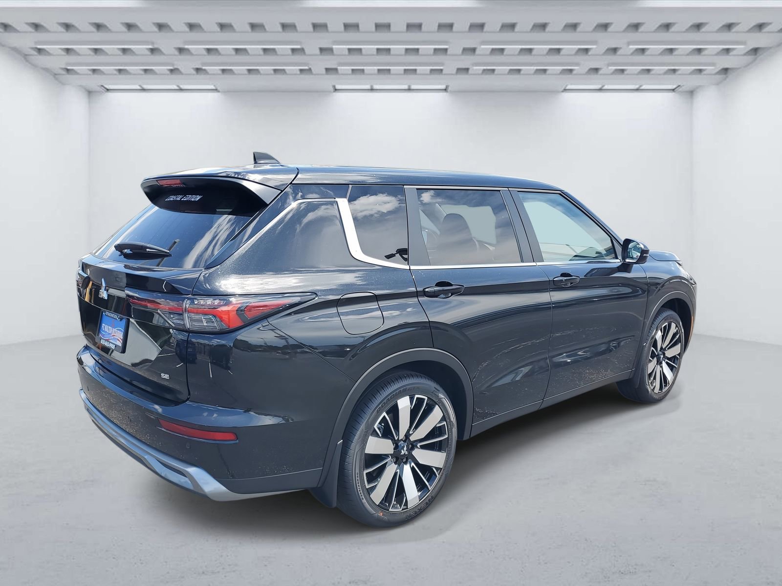 New 2025 Mitsubishi Outlander SE image 4