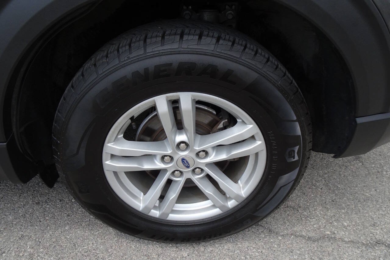 Used 2020 Ford Explorer XLT w/ Equipment Group 202A AWD/4WD image 11