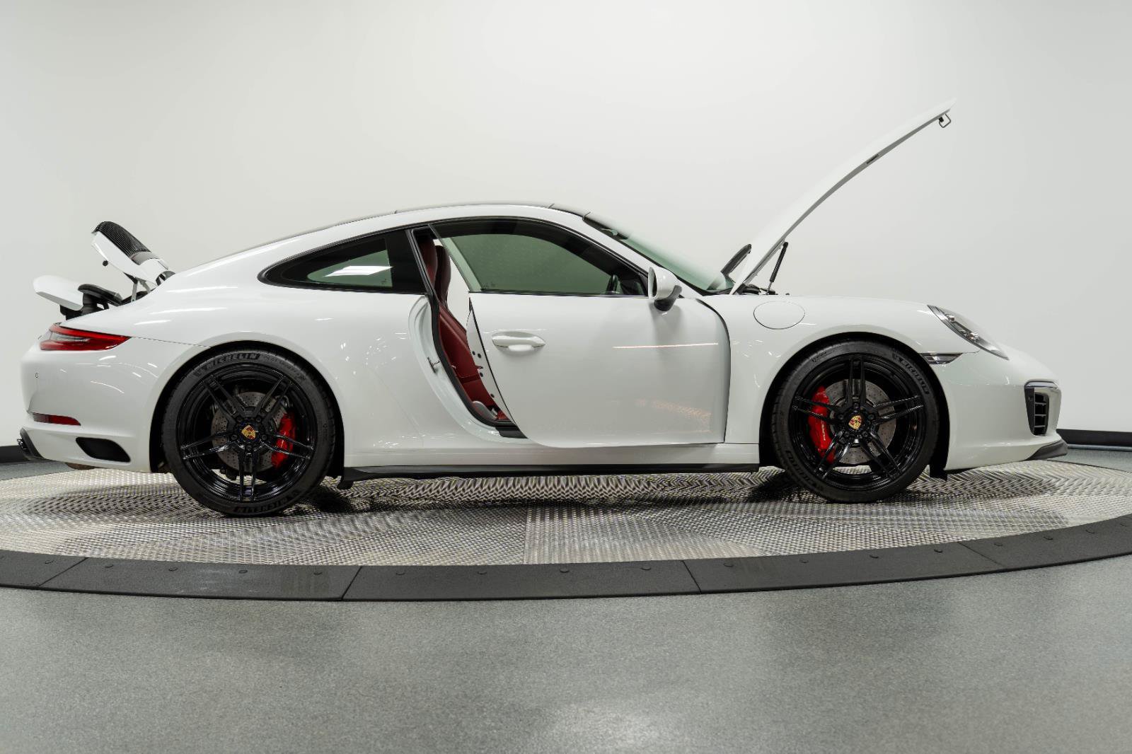 Used 2018 Porsche 911 Carrera 4S AWD/4WD image 23