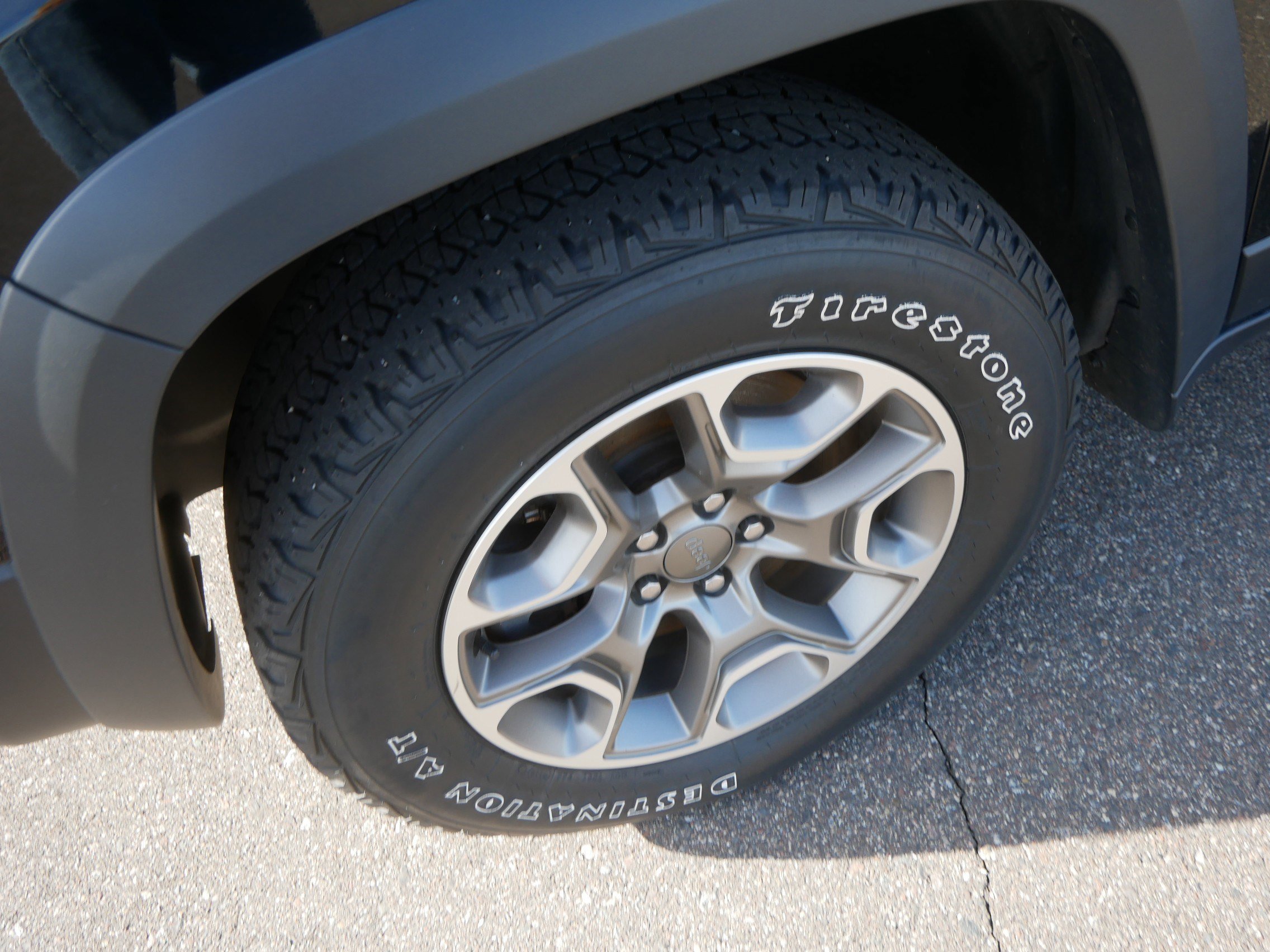 Used 2020 Jeep Cherokee Trailhawk w/ Cold Weather Group image 16