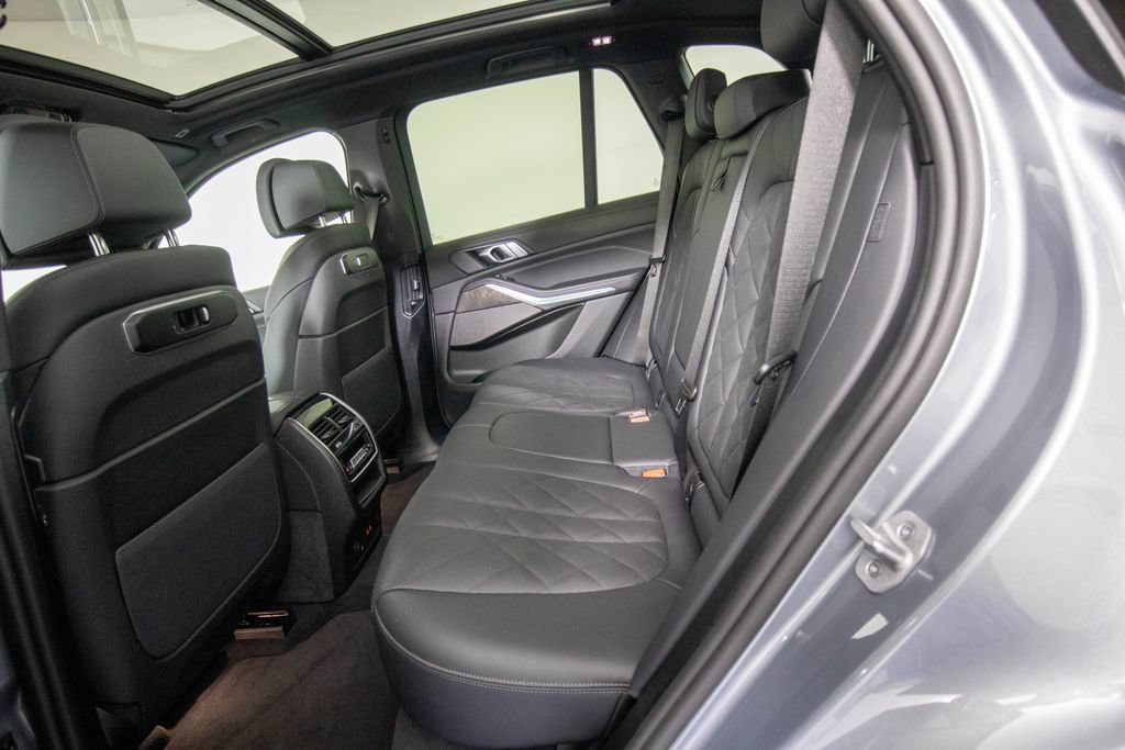 Used 2026 BMW X5 xDrive40i AWD/4WD image 11