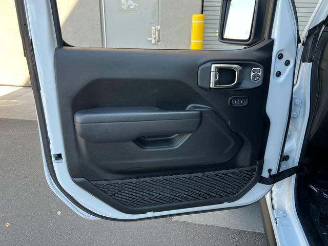 Used 2025 Jeep Wrangler Unlimited Rubicon w/ Safety Group AWD/4WD image 27