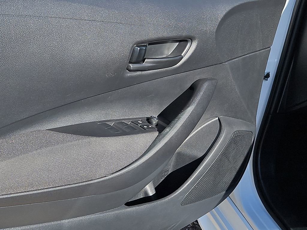 Used 2025 Toyota Corolla LE image 18