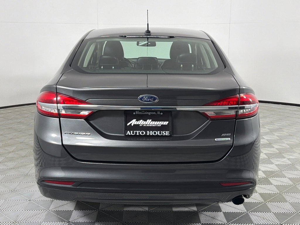Used 2018 Ford Fusion SE image 4