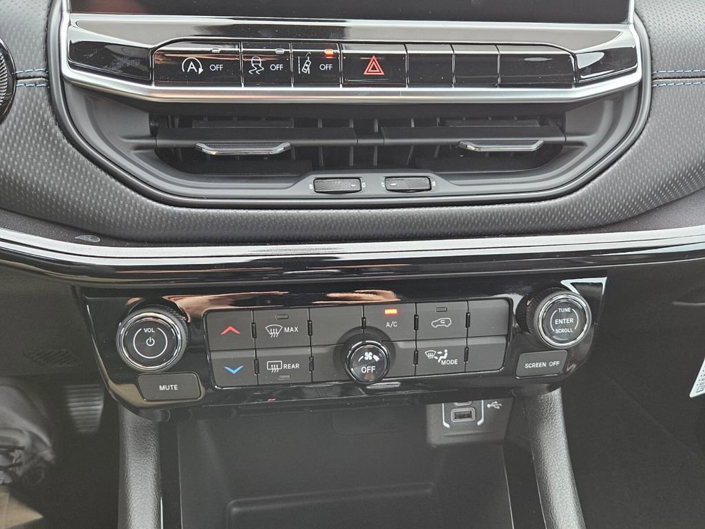 New 2026 Jeep Compass Latitude image 19