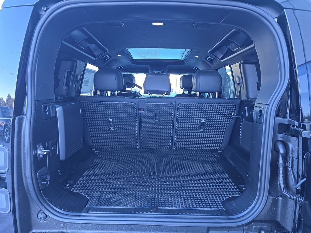 New 2026 Land Rover Defender 110 V8 AWD/4WD image 25