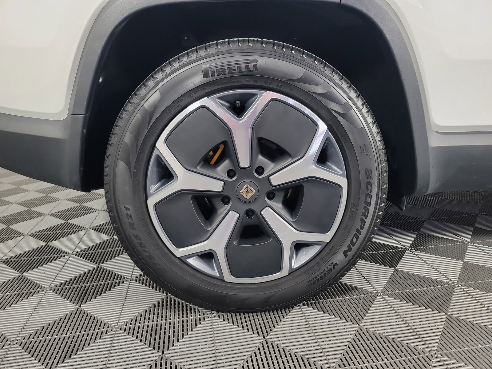 Used 2024 Rivian R1S Adventure AWD/4WD image 12