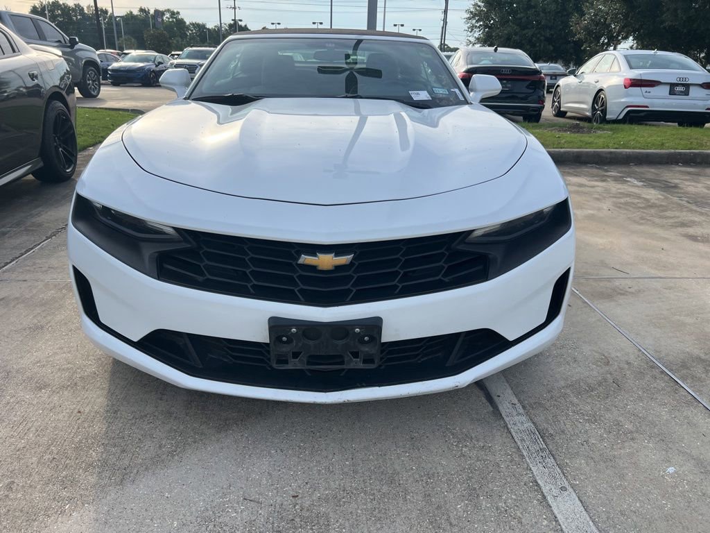 Used 2020 Chevrolet Camaro LT RWD image 2