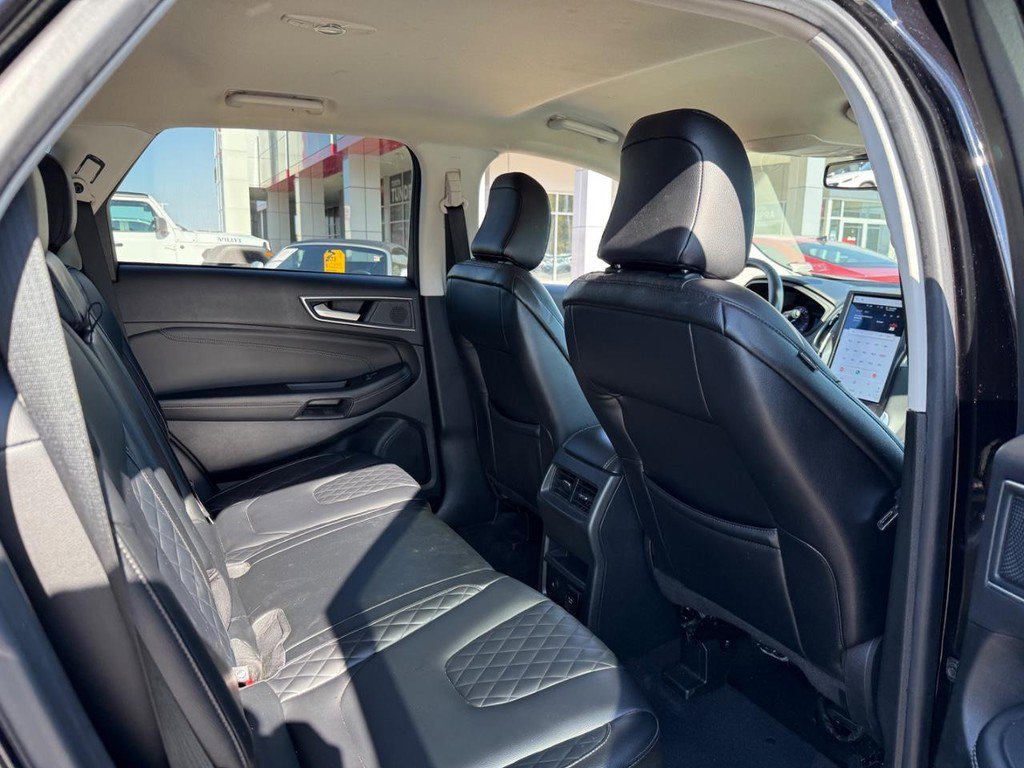 Used 2024 Ford Edge Titanium image 11