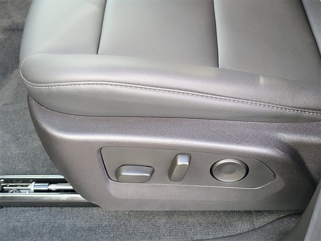 Used 2025 Chevrolet Colorado LT w/ LT Convenience Package image 15