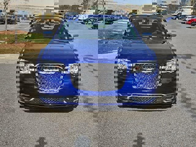 Used 2019 Chrysler 300 Touring w/ Chrome Appearance Package image 11