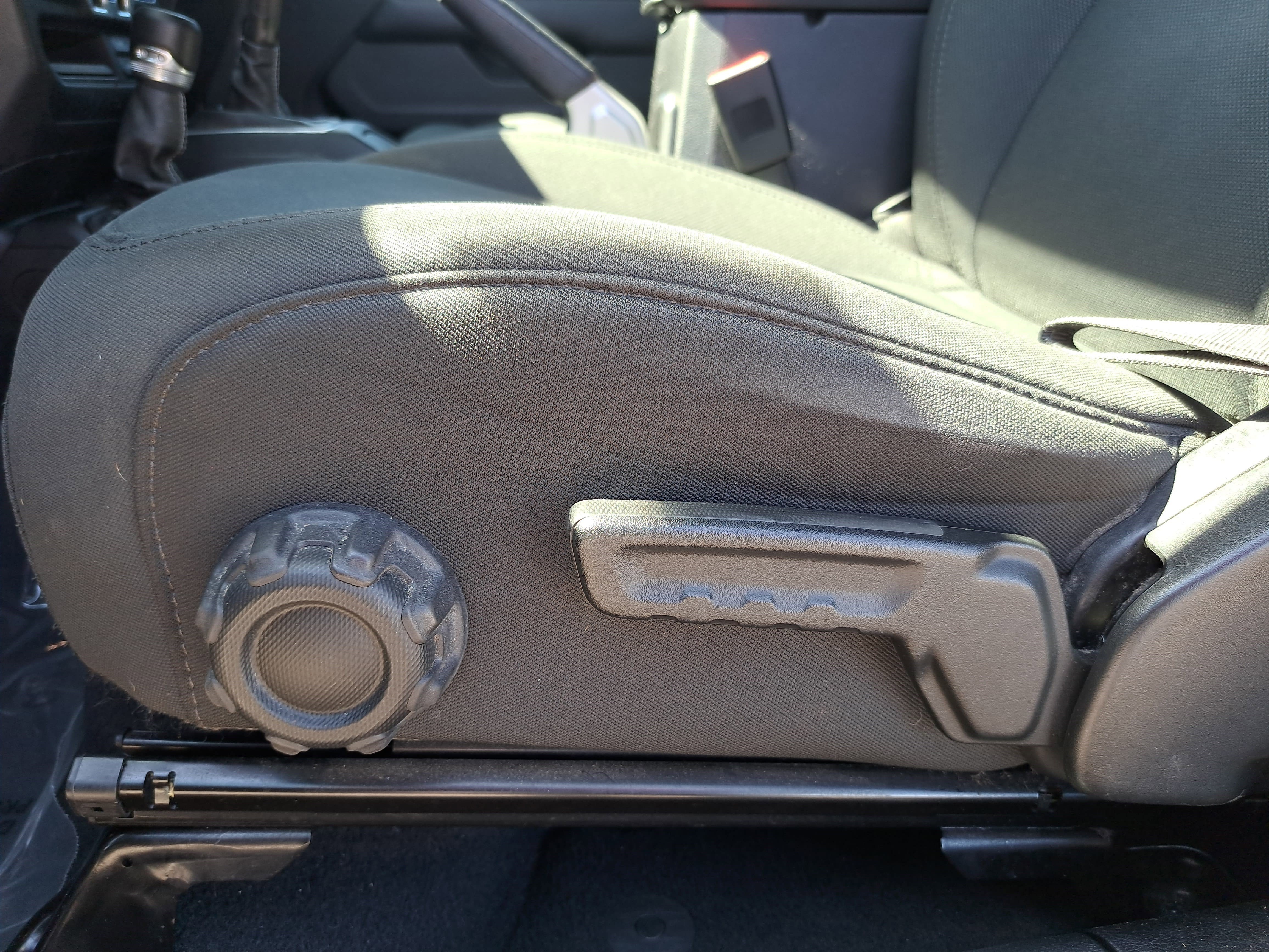 Used 2018 Jeep Wrangler Unlimited Sahara w/ Dual Top Group image 27