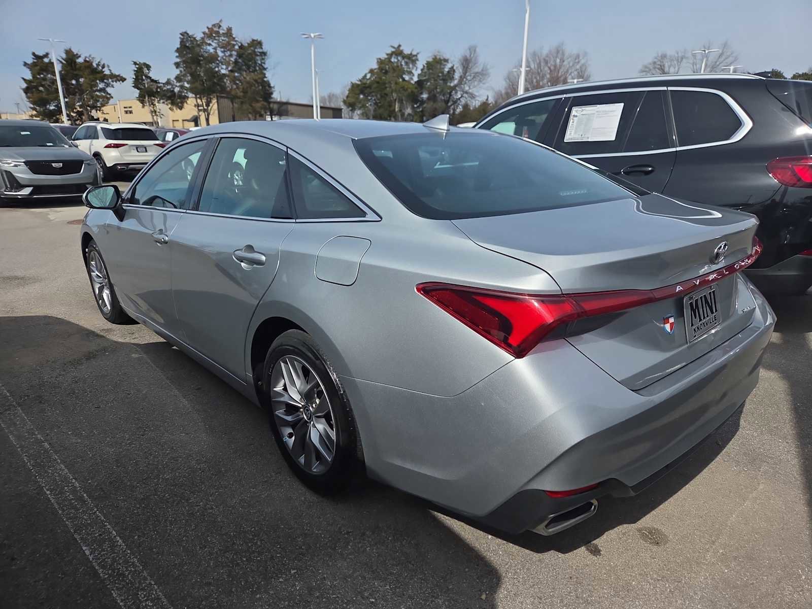 Used 2022 Toyota Avalon XLE w/ Moonroof Package image 3