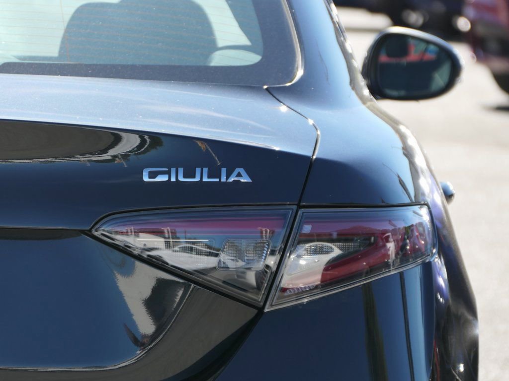 New 2024 Alfa Romeo Giulia Sprint image 4
