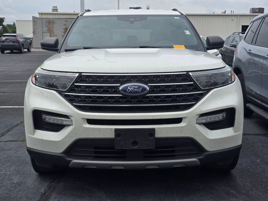 Used 2020 Ford Explorer XLT w/ Equipment Group 202A AWD/4WD image 2