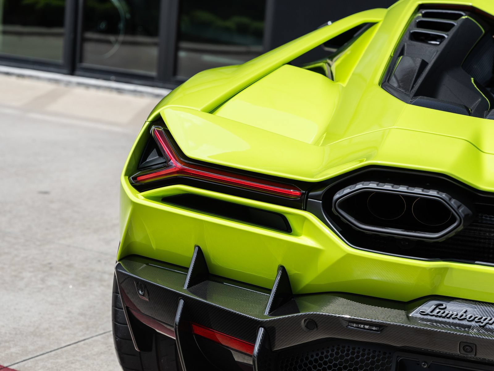 Used 2025 Lamborghini Revuelto AWD/4WD image 13