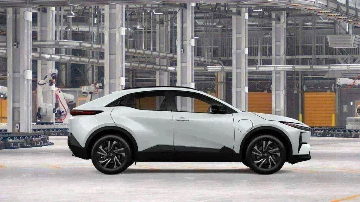 New 2026 Toyota C-HR AWD/4WD image 12