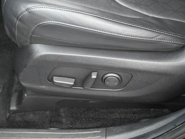 Used 2024 Kia Carnival LX image 11