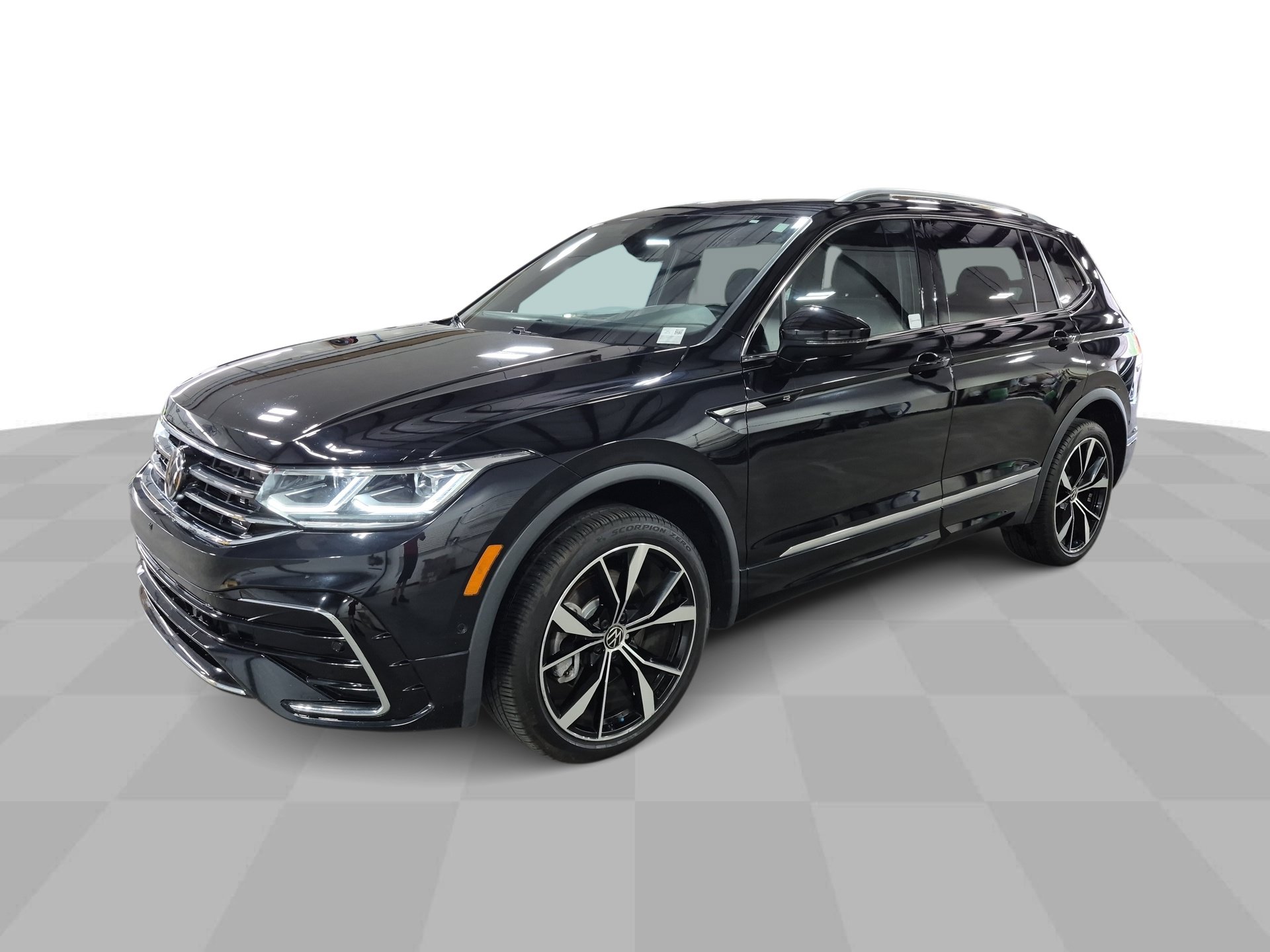 Used 2024 Volkswagen Tiguan SEL R-Line AWD/4WD image 5