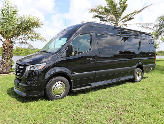Used 2024 Mercedes-Benz Sprinter 3500 image 2