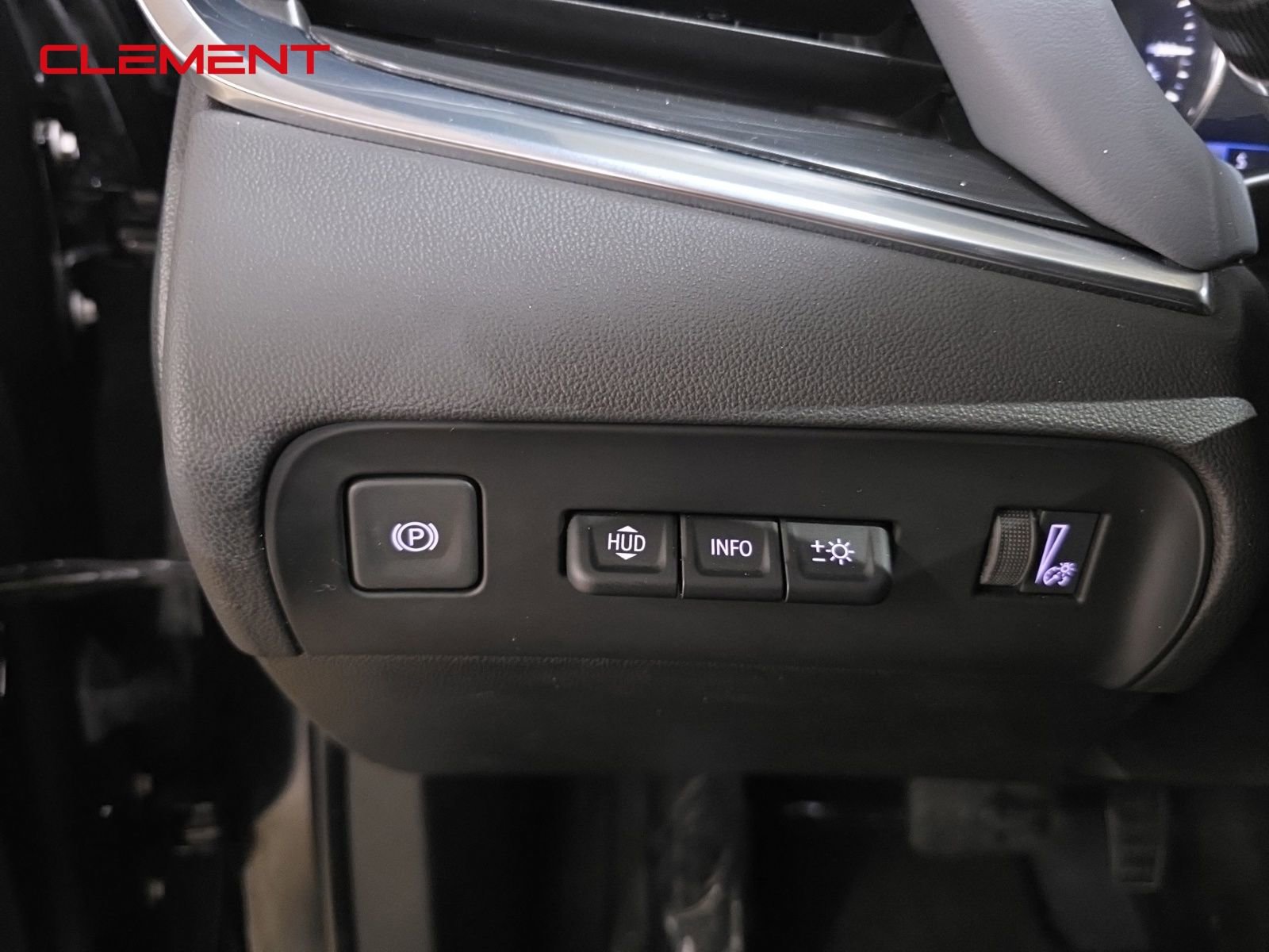 Used 2024 Buick Enclave Premium image 11