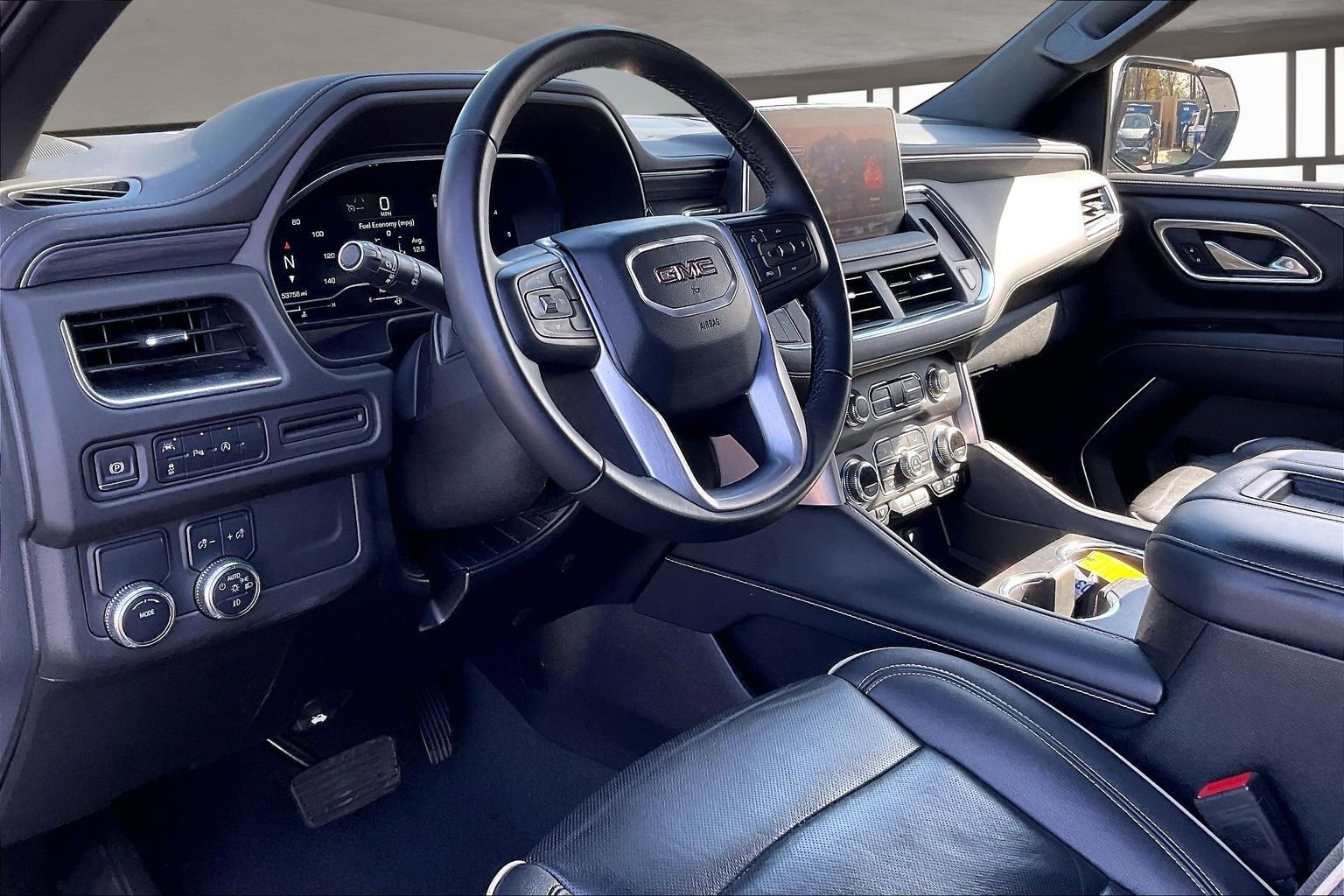 Used 2024 GMC Yukon XL SLT image 17