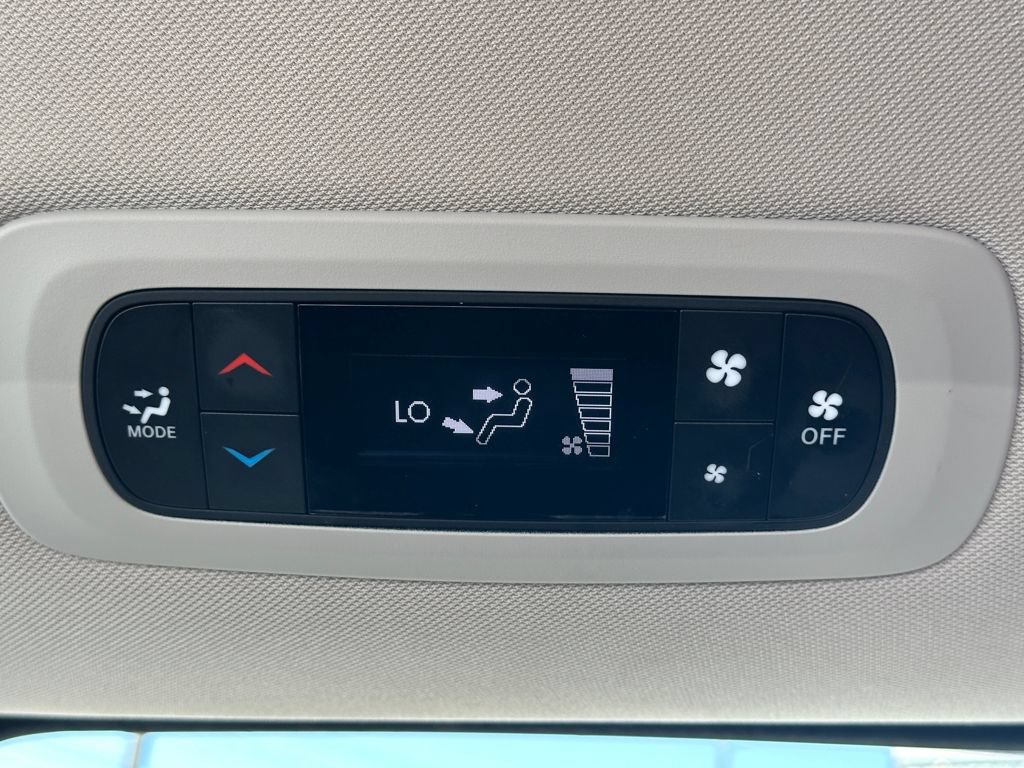 Used 2023 Chrysler Voyager LX FWD image 12