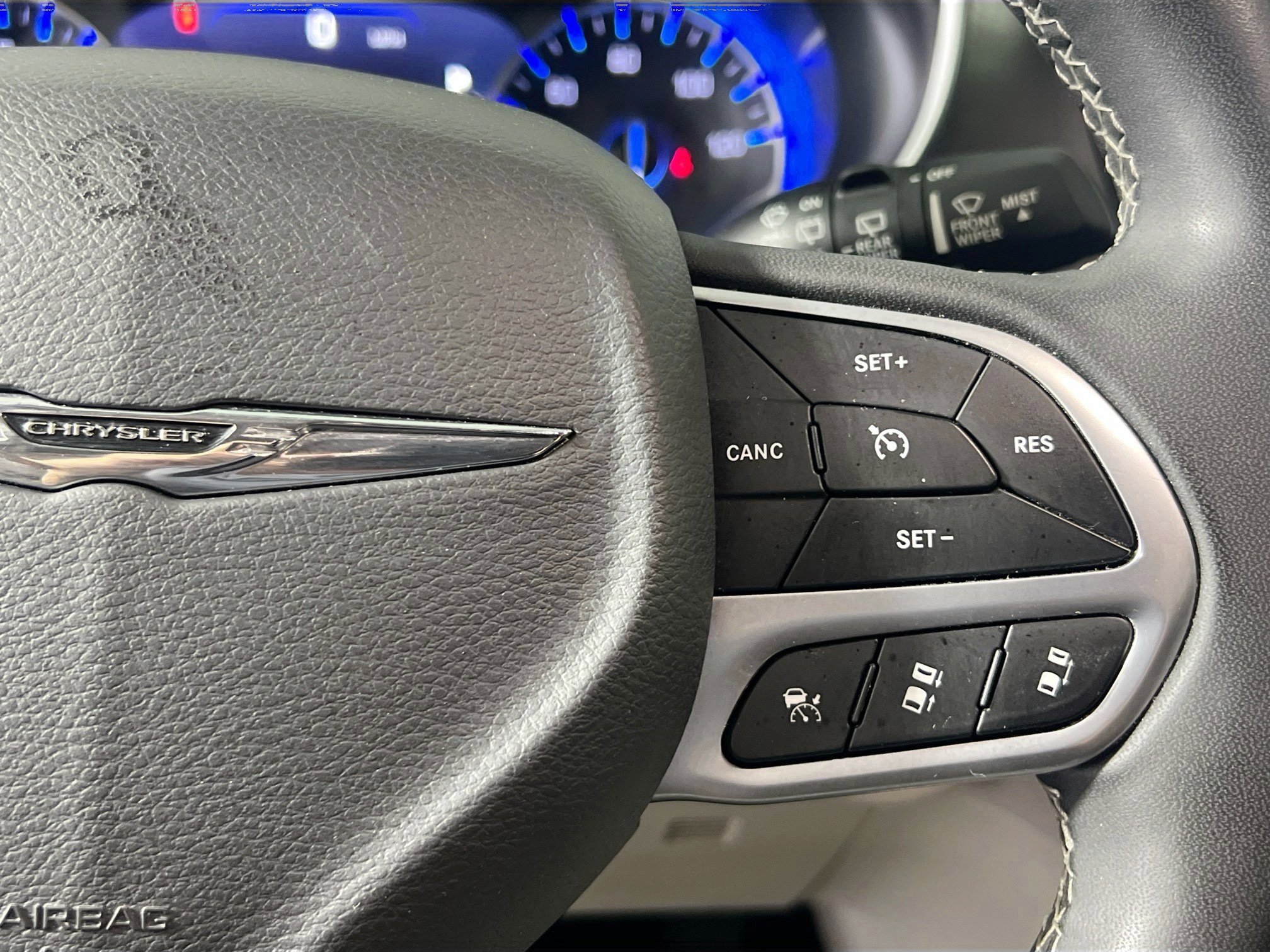 Used 2023 Chrysler Pacifica Touring-L image 19