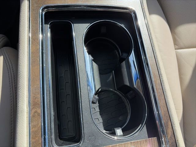 Used 2017 Lincoln Continental Select image 23