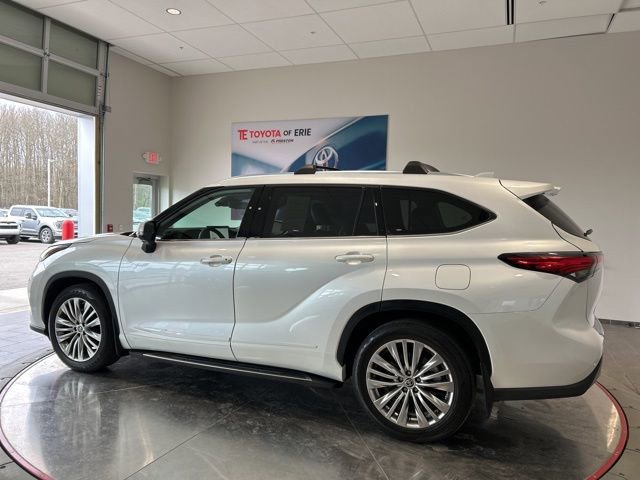 Used 2023 Toyota Highlander Platinum AWD/4WD image 4