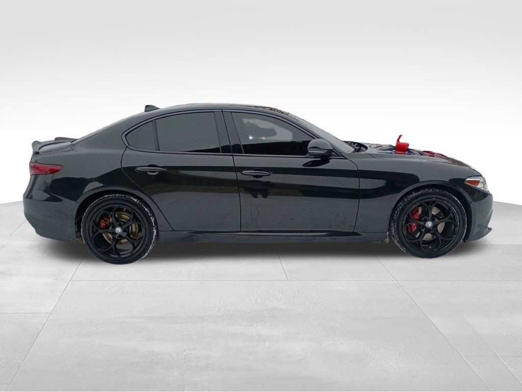 Used 2017 Alfa Romeo Giulia AWD image 6