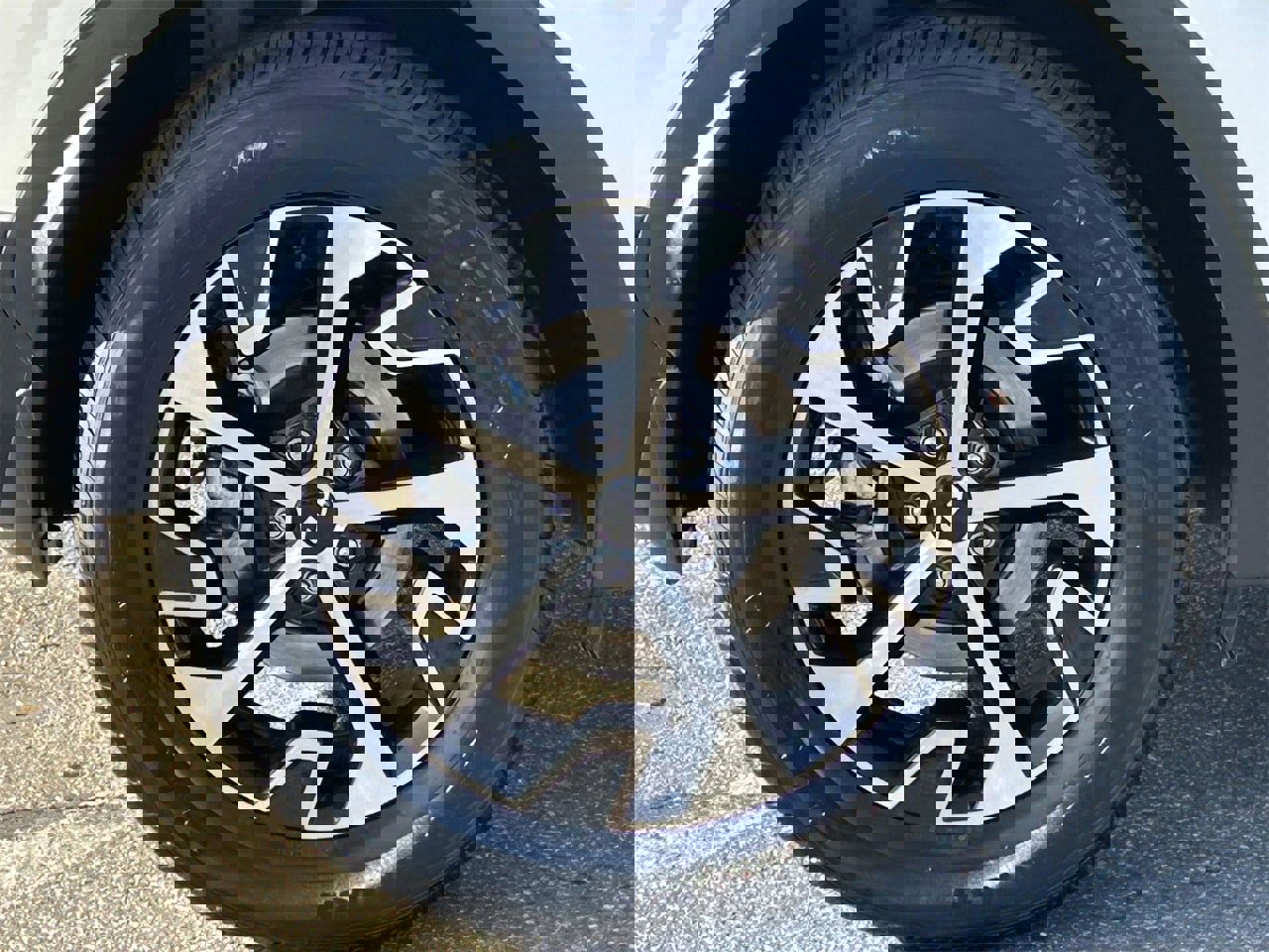 Used 2024 Kia Sportage EX image 8